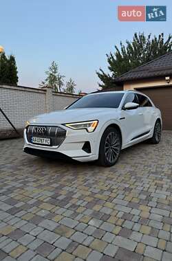 Внедорожник / Кроссовер Audi e-tron 2019 в 
