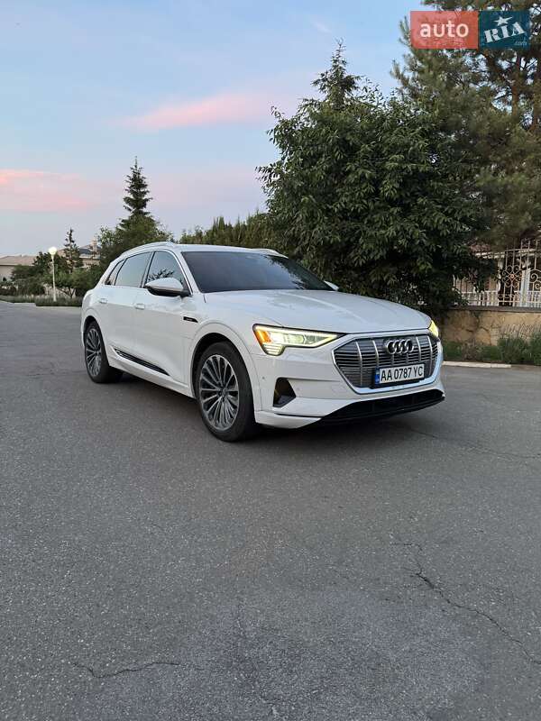 Внедорожник / Кроссовер Audi e-tron 2019 в Киеве