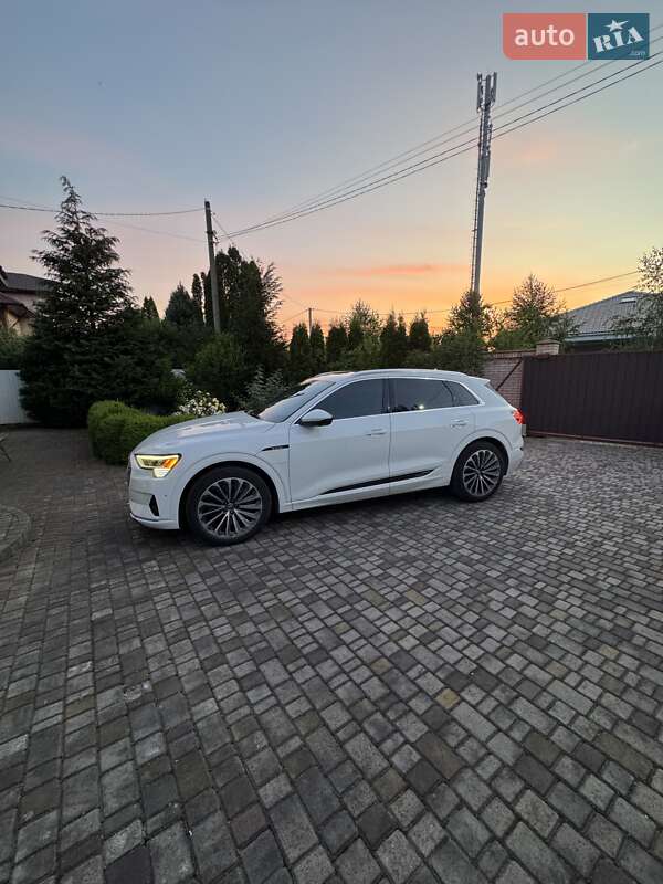 Внедорожник / Кроссовер Audi e-tron 2019 в Киеве