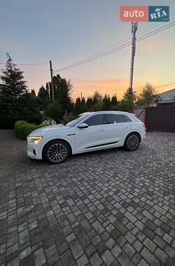 Внедорожник / Кроссовер Audi e-tron 2019 в 
