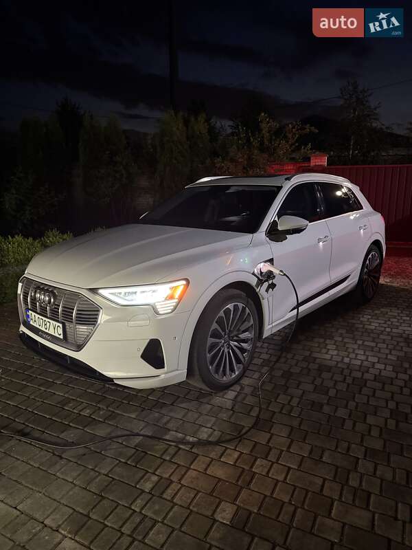 Внедорожник / Кроссовер Audi e-tron 2019 в Киеве