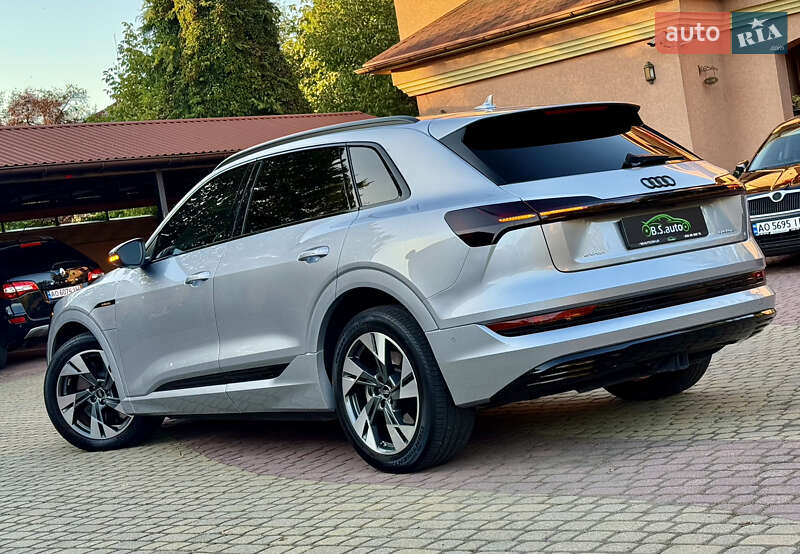 Позашляховик / Кросовер Audi e-tron 2022 в Мукачевому