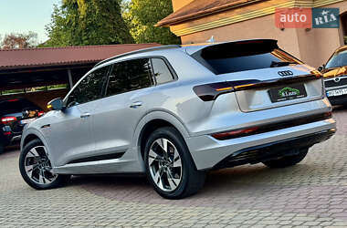 Внедорожник / Кроссовер Audi e-tron 2022 в 