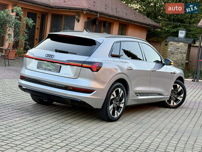 Позашляховик / Кросовер Audi e-tron 2022 в Мукачевому