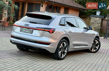 Внедорожник / Кроссовер Audi e-tron 2022 в 