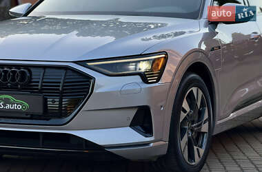 Внедорожник / Кроссовер Audi e-tron 2022 в 