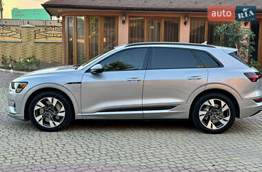 Внедорожник / Кроссовер Audi e-tron 2022 в 