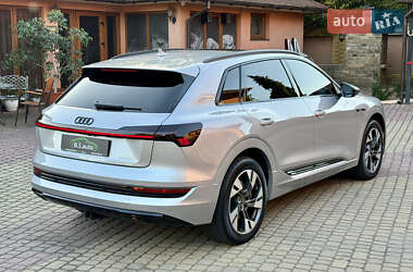 Внедорожник / Кроссовер Audi e-tron 2022 в 