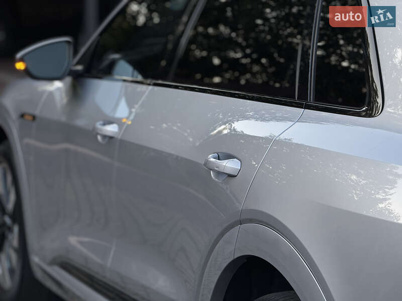 Позашляховик / Кросовер Audi e-tron 2022 в Мукачевому