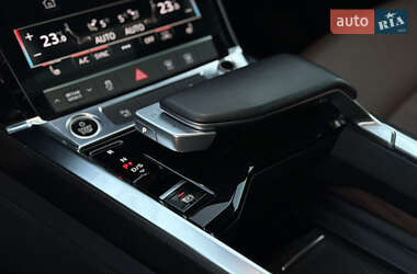 Внедорожник / Кроссовер Audi e-tron 2022 в 