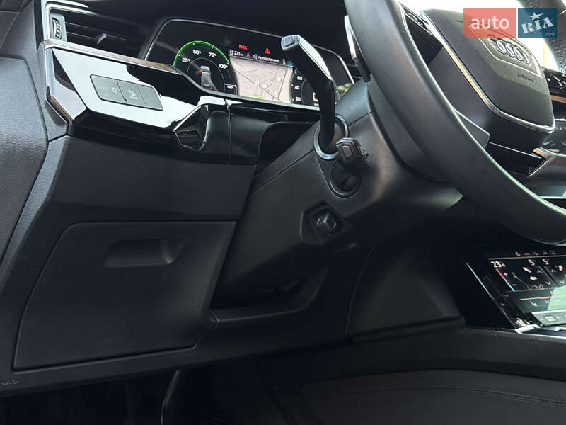Позашляховик / Кросовер Audi e-tron 2022 в Мукачевому