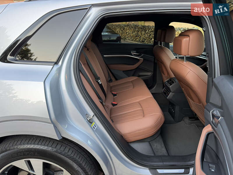 Позашляховик / Кросовер Audi e-tron 2022 в Мукачевому