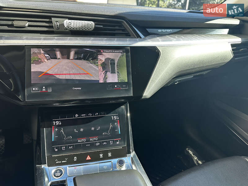 Внедорожник / Кроссовер Audi e-tron 2022 в Золочеве