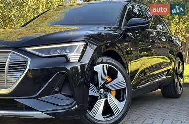 Внедорожник / Кроссовер Audi e-tron 2020 в 