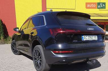 Позашляховик / Кросовер Audi e-tron 2020 в 