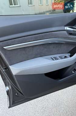 Внедорожник / Кроссовер Audi e-tron 2021 в 