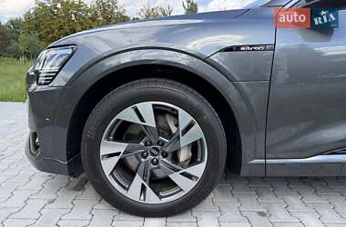 Внедорожник / Кроссовер Audi e-tron 2021 в 