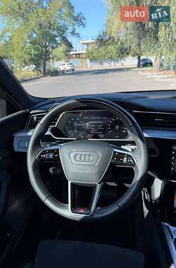 Внедорожник / Кроссовер Audi e-tron 2020 в 