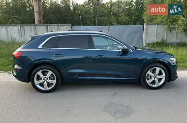 Позашляховик / Кросовер Audi e-tron 2019 в 