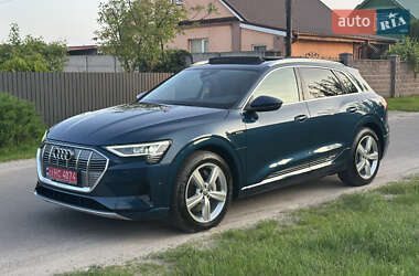 Позашляховик / Кросовер Audi e-tron 2019 в 