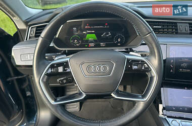 Позашляховик / Кросовер Audi e-tron 2019 в 