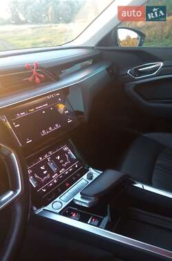 Внедорожник / Кроссовер Audi e-tron 2019 в 