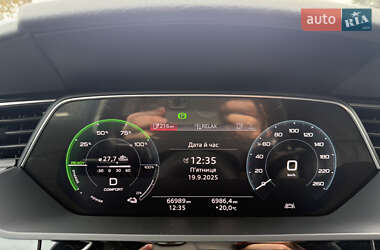 Позашляховик / Кросовер Audi e-tron 2021 в 