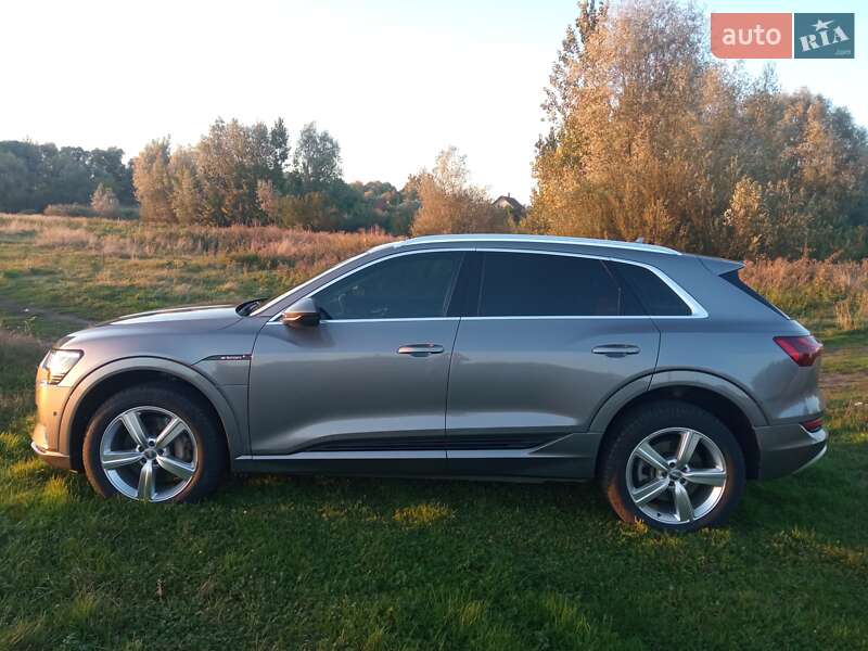 Позашляховик / Кросовер Audi e-tron 2019 в Вараші