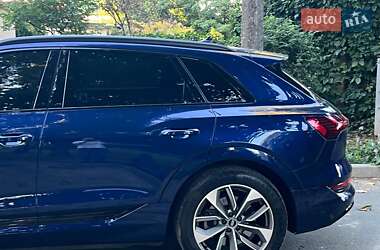Позашляховик / Кросовер Audi e-tron 2021 в 