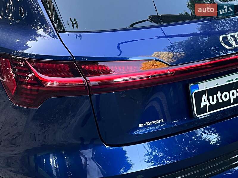 Внедорожник / Кроссовер Audi e-tron 2021 в Киеве фото 12 Внедорожник / Кроссовер Audi e-tron 2021 в Киеве