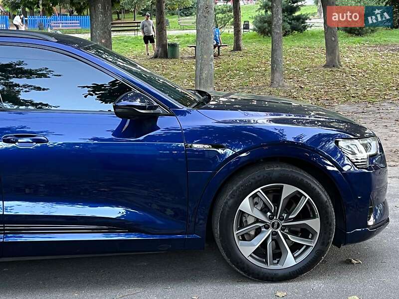 Внедорожник / Кроссовер Audi e-tron 2021 в Киеве фото 15 Внедорожник / Кроссовер Audi e-tron 2021 в Киеве
