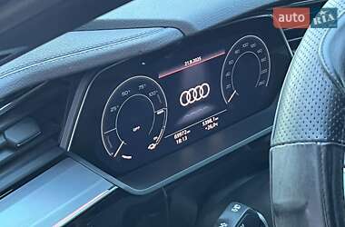 Позашляховик / Кросовер Audi e-tron 2021 в 