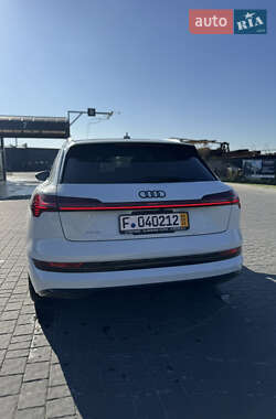 Внедорожник / Кроссовер Audi e-tron 2019 в 