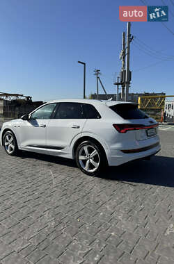 Внедорожник / Кроссовер Audi e-tron 2019 в 