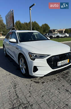 Внедорожник / Кроссовер Audi e-tron 2019 в 