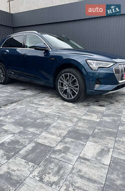 Внедорожник / Кроссовер Audi e-tron 2020 в 