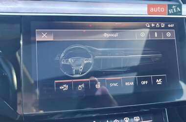 Позашляховик / Кросовер Audi e-tron 2019 в 