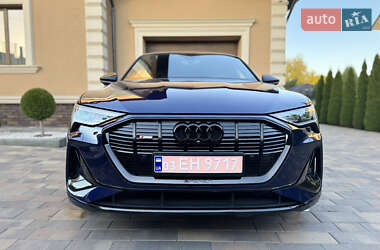 Внедорожник / Кроссовер Audi e-tron 2022 в 
