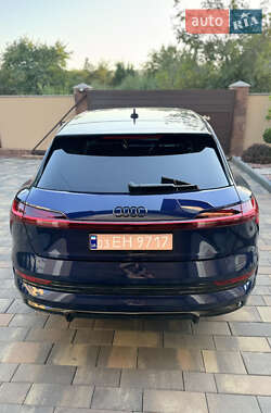 Внедорожник / Кроссовер Audi e-tron 2022 в 