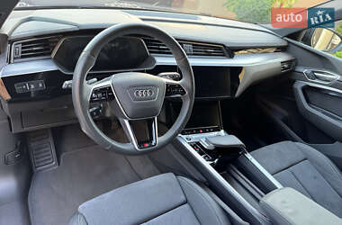 Внедорожник / Кроссовер Audi e-tron 2022 в 