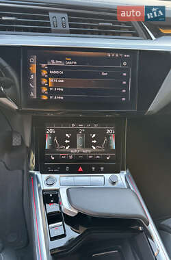 Внедорожник / Кроссовер Audi e-tron 2022 в 