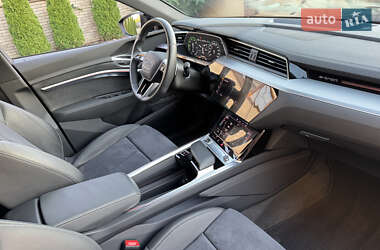 Внедорожник / Кроссовер Audi e-tron 2022 в 