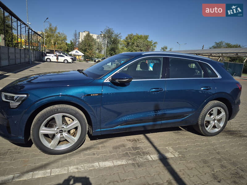 Позашляховик / Кросовер Audi e-tron 2020 в Кривому Розі
