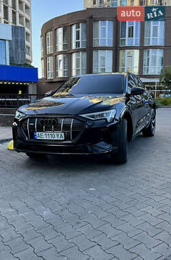 Внедорожник / Кроссовер Audi e-tron 2020 в 