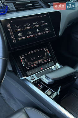 Внедорожник / Кроссовер Audi e-tron 2020 в 