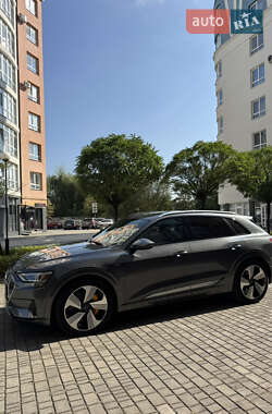 Внедорожник / Кроссовер Audi e-tron 2019 в 