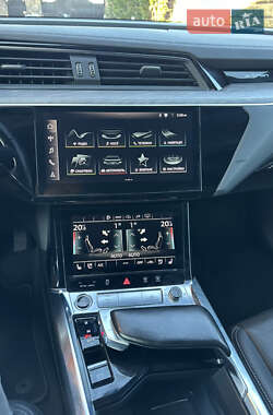 Внедорожник / Кроссовер Audi e-tron 2022 в 