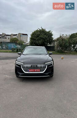 Позашляховик / Кросовер Audi e-tron 2019 в 