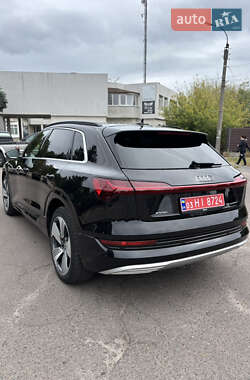 Позашляховик / Кросовер Audi e-tron 2019 в 