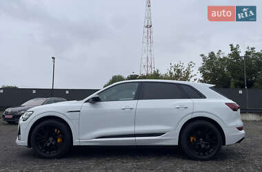 Внедорожник / Кроссовер Audi e-tron 2022 в 